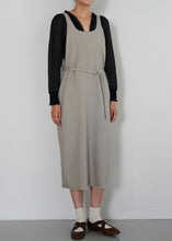 Load image into Gallery viewer, loop apron dress
画像をギャラリービューアに読み込む, loop apron dress