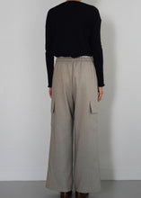 Load image into Gallery viewer, double waist cargo trouser
画像をギャラリービューアに読み込む, double waist cargo trouser