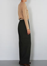 Load image into Gallery viewer, double waist cargo trouser
画像をギャラリービューアに読み込む, double waist cargo trouser