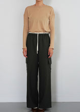 Load image into Gallery viewer, double waist cargo trouser
画像をギャラリービューアに読み込む, double waist cargo trouser