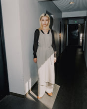 Load image into Gallery viewer, loop apron dress
画像をギャラリービューアに読み込む, loop apron dress