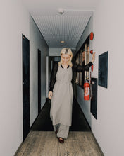 Load image into Gallery viewer, loop apron dress
画像をギャラリービューアに読み込む, loop apron dress