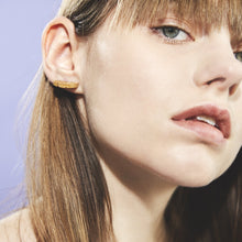 Load image into Gallery viewer, stand half moon pierced earring
画像をギャラリービューアに読み込む, stand half moon pierced earring