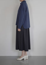 Load image into Gallery viewer, pre order | curved skipper shirt - micro fleece
画像をギャラリービューアに読み込む, pre order | curved skipper shirt - micro fleece
