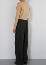 Load image into Gallery viewer, double waist cargo trouser
画像をギャラリービューアに読み込む, double waist cargo trouser
