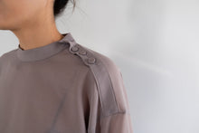 Load image into Gallery viewer, shoulder button sheer shirt
画像をギャラリービューアに読み込む, shoulder button sheer shirt
