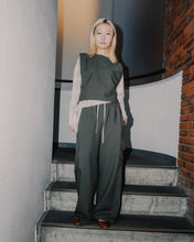 Load image into Gallery viewer, double waist cargo trouser
画像をギャラリービューアに読み込む, double waist cargo trouser
